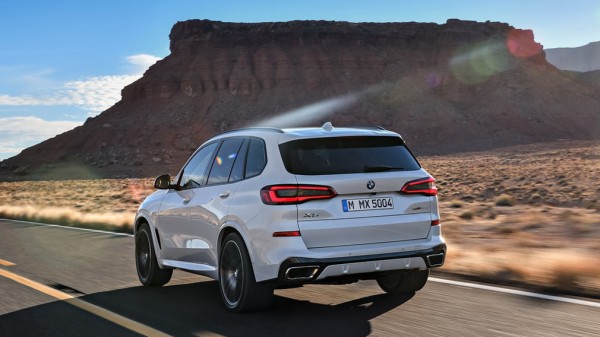 Компания BMW отзывает в России более 200 машин