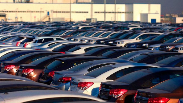 В России новые легковые автомобили в 2021 году могут в среднем подорожать на 10%