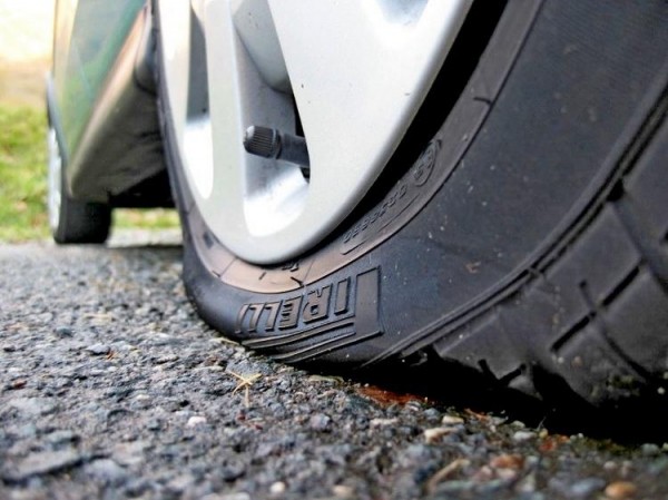 Бьет руль автомобиля при торможении на большой скорости