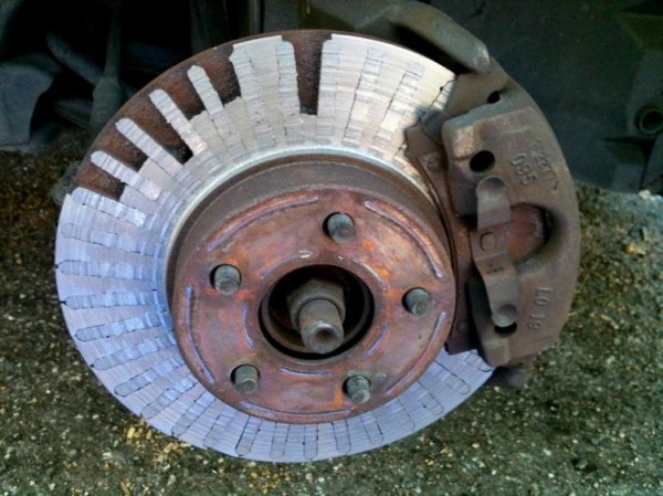 Бьет руль автомобиля при торможении на большой скорости