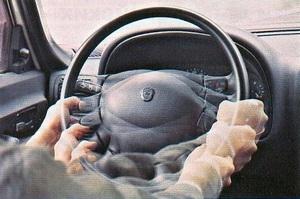 Бьет руль автомобиля при торможении на большой скорости
