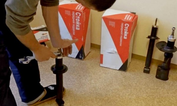 Как прокачать амортизаторы перед установкой
