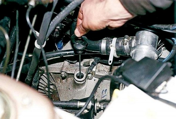 Какое масло нужно заливать в механическую коробку передач