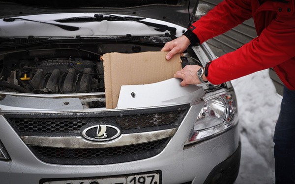 Картонка на решетку радиатора: пережиток прошлого или полезный лайфхак