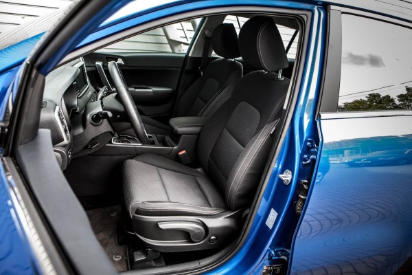 Компас покупателя: что такое HAC, DBC, SCC и стоит ли за них переплачивать? Объясняем на примере Kia Sportage