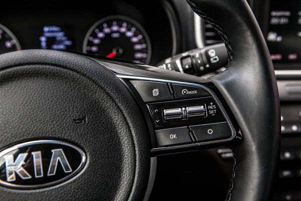 Компас покупателя: что такое HAC, DBC, SCC и стоит ли за них переплачивать? Объясняем на примере Kia Sportage