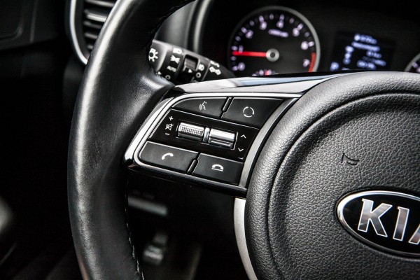 Компас покупателя: что такое HAC, DBC, SCC и стоит ли за них переплачивать? Объясняем на примере Kia Sportage