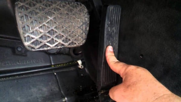 Мотор захлебывается при нажатии на педаль газа