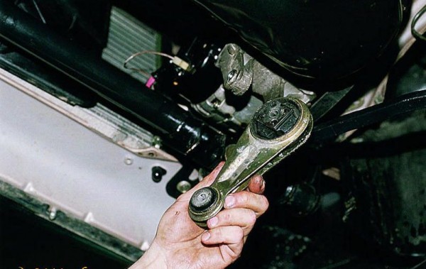 Самостоятельная замена подушки двигателя