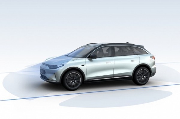 Серийный Leap C11 похвастал двумя моторами и тремя дисплеями