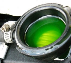 Течет антифриз: что делать и как найти причину