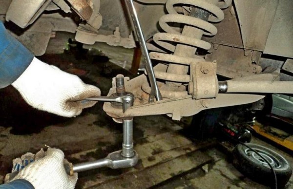 Замена шаровой опоры своими руками