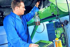 Замена тормозной жидкости в авто: основные нюансы и на что обратить внимание