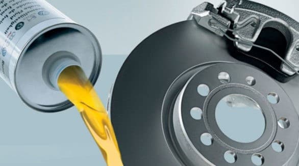 Замена тормозной жидкости в авто: основные нюансы и на что обратить внимание