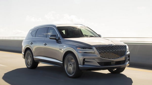 Genesis назвал российские цены на новый кроссовер GV80 и седан G80