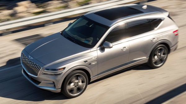 Кроссовер Genesis GV80 выходит в продажу в РФ, но не у всех дилеров