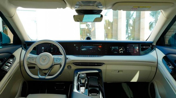 Китайцы представили 680-сильный кроссовер вдвое дешевле BMW X5