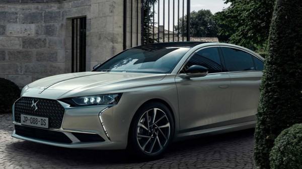 Назвали цены на флагманский седан DS 9