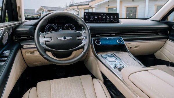 Кроссовер Genesis GV80 выходит в продажу в РФ, но не у всех дилеров