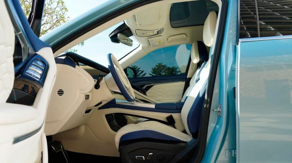 Китайцы представили 680-сильный кроссовер вдвое дешевле BMW X5