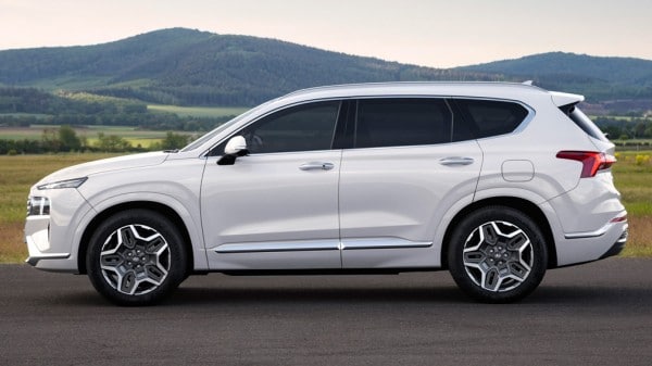 Назвали цены на кроссовер Hyundai Santa Fe 2021 модельного года