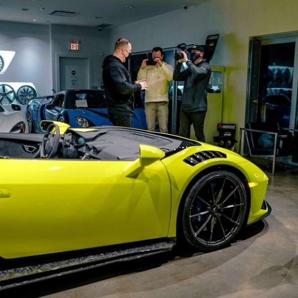 Lamborghini Huracan Aperta: НЛО на колесах?