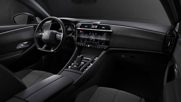 Назвали цены на флагманский седан DS 9