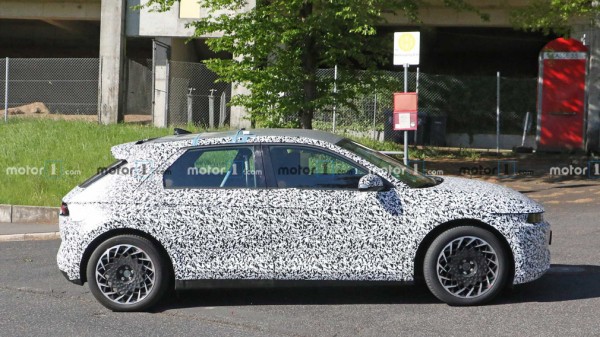 Компания Hyundai планирует в 2021 году запустить в РФ продажи электромобилей