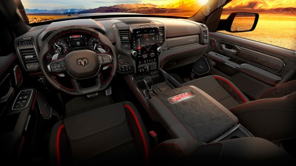 Экстремальный 712-сильный пикап RAM 1500 TRX встал на конвейер