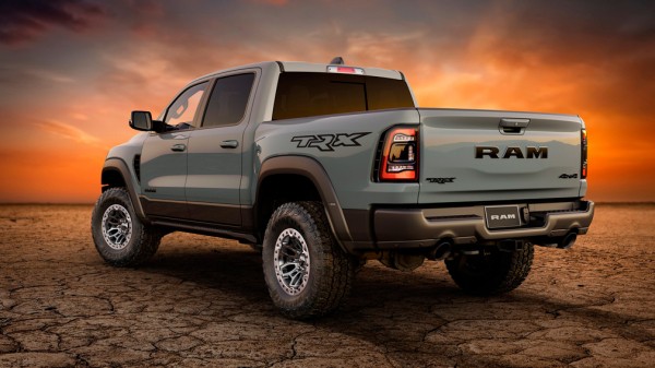 Экстремальный 712-сильный пикап RAM 1500 TRX встал на конвейер