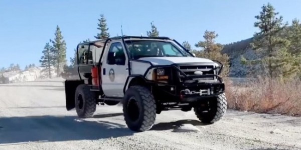 Тюнеры создали внедорожного монстра для уборки ... фекалий