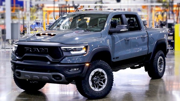 Экстремальный 712-сильный пикап RAM 1500 TRX встал на конвейер