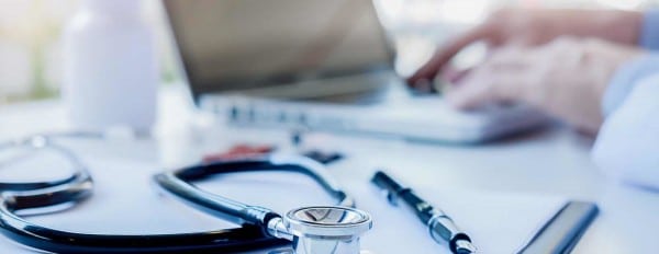 Эксперт рассказал, стоит ли ожидать падения цены на медицинские полисы