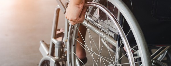 ФСС отказывал инвалиду в предоставлении ходунков