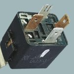 Где стоит предохранитель на бензонасос