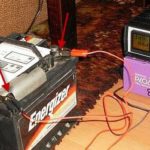 Как правильно зарядить необслуживаемый автомобильный аккумулятор