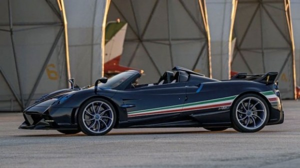 Компания Pagani представила ограниченную серию гиперкара Huayra Tricolore