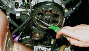 Почему двигатель стреляет в карбюратор: в результате чего возникают хлопки