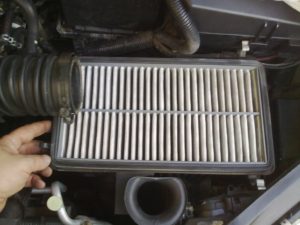 Почему троит двигатель?