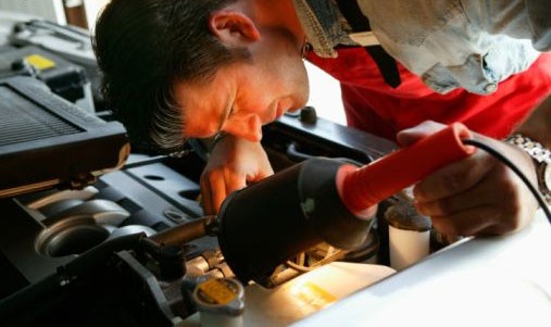 Почему троит двигатель?