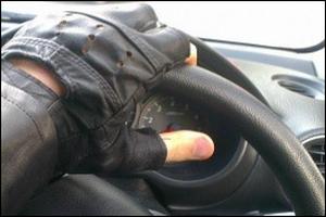 Скрежет, стук, свист слышен при повороте руля: в чем причина и как это исправить?