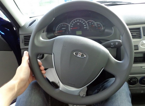 Скрежет, стук, свист слышен при повороте руля: в чем причина и как это исправить?