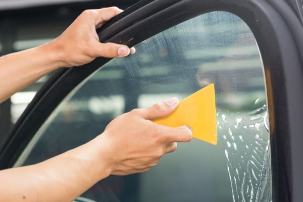 Тонировка авто своими руками: видеоинструкция