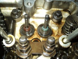 Замена маслосъемных колпачков (сальников клапанов)