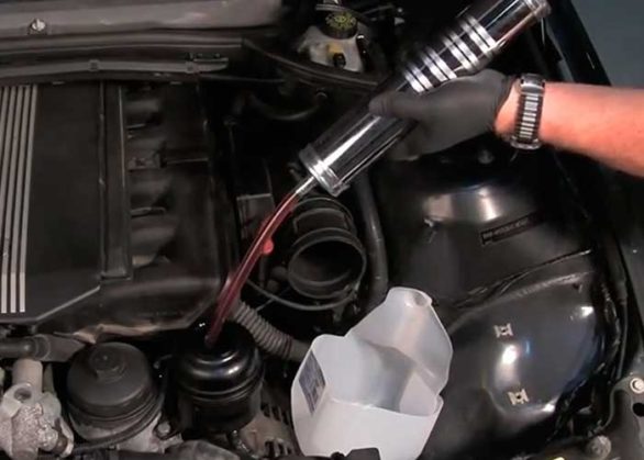 Замена жидкости в гидроусилителе руля: на что обратить внимание?