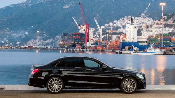 Mercedes-Benz отзывает 270 тыс. авто C-Class по всему миру из-за риска возгорания