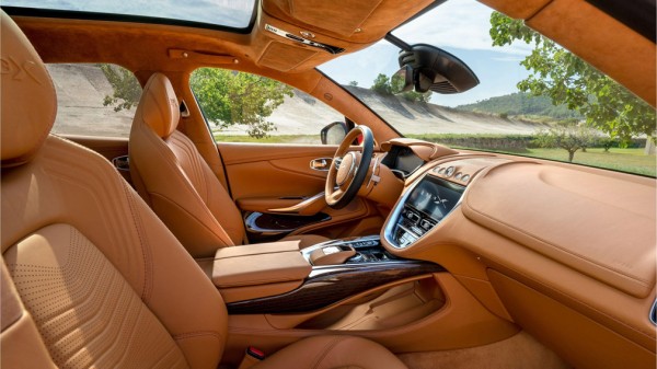 В России стартовали продажи кроссоверов Aston Martin DBX