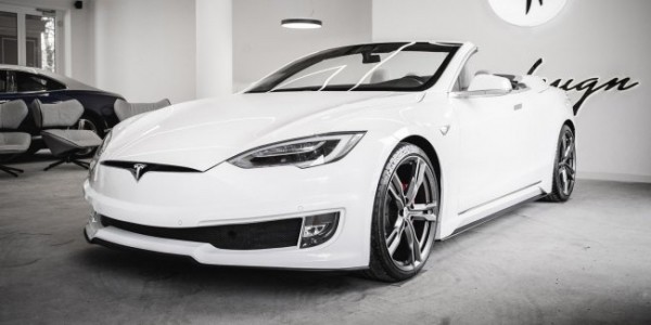 Тесле Model S снесло крышу