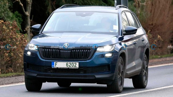 На тестах замечен обновленный кроссовер Skoda Kodiaq 2021 года 