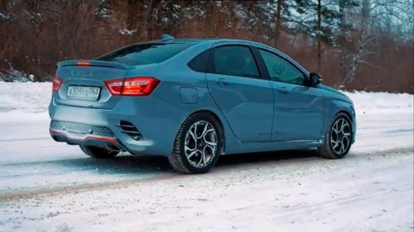 Гонщик рассказал, как трогаться и тормозить зимой